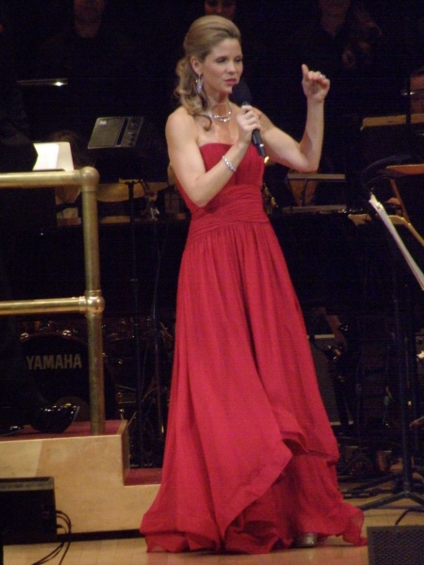 Photo Flash: Kelli O'Hara and Matthew Morrison Perform Holiday Concert with NY Pops  Image