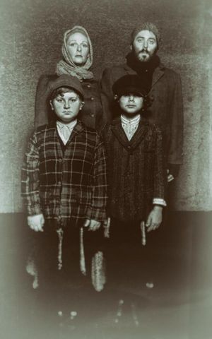 Aaron Kemper, Tracie Ledsky Krieger and Michael Yeshion @ BroadwayWorld Aaron Kemper, Tracie Ledsky Krieger and Michael Yeshion Photo