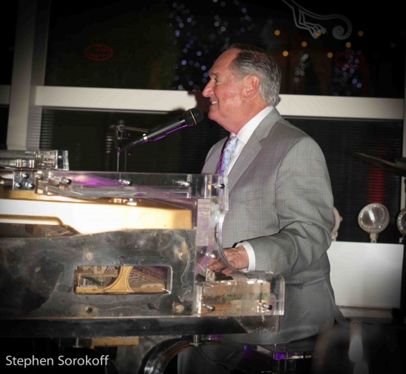 Photo Coverage: Neil Sedaka Sings in 2015 with A PIANO AT LE CIRQUE  Image