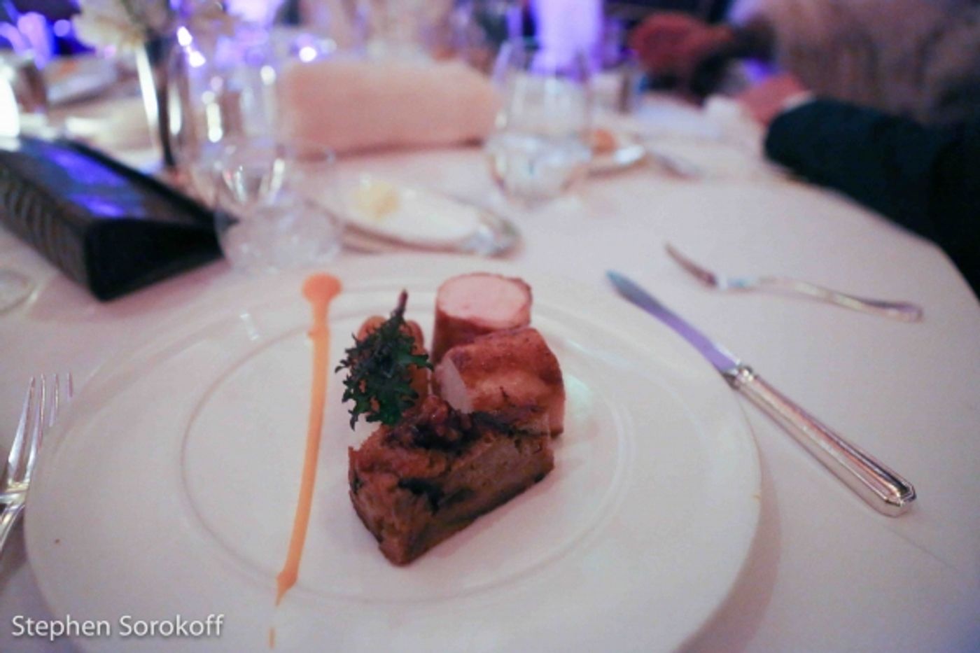 Photo Coverage: Neil Sedaka Sings in 2015 with A PIANO AT LE CIRQUE Photo Coverage: Neil Sedaka Sings in 2015 with A PIANO AT LE CIRQUE Image