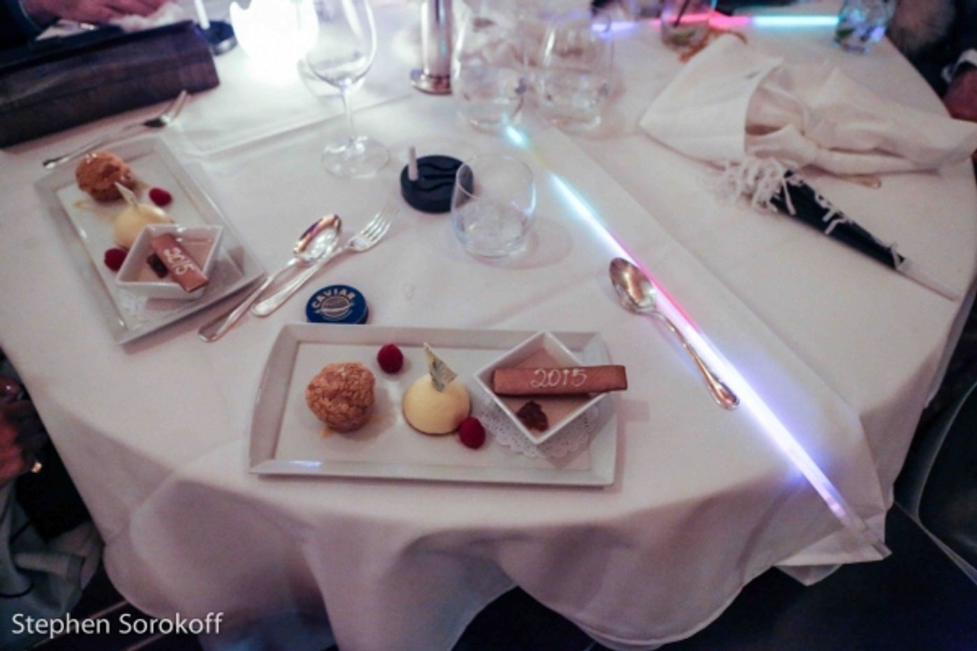 Photo Coverage: Neil Sedaka Sings in 2015 with A PIANO AT LE CIRQUE Photo Coverage: Neil Sedaka Sings in 2015 with A PIANO AT LE CIRQUE Image