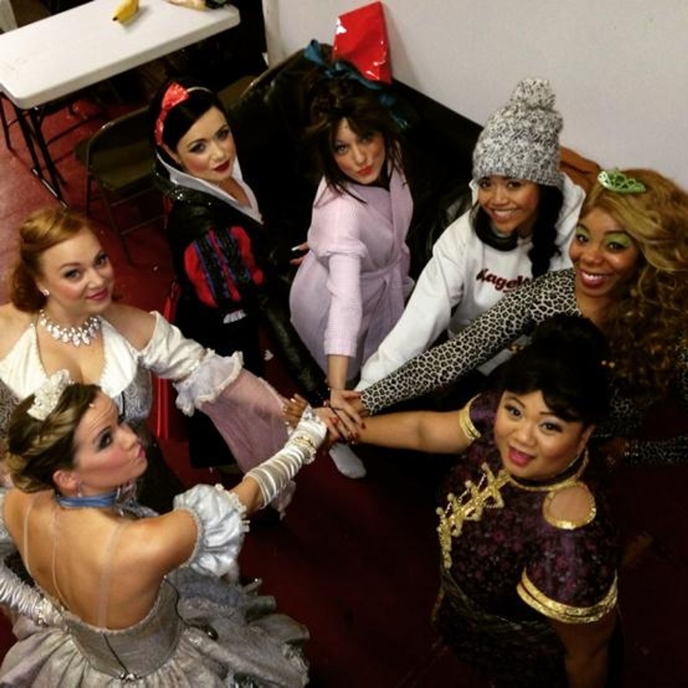 Photo Flash: Saturday Intermission Pics- January 3 - Broadway Says Goodbye to SIDE SHOW, PIPPIN, and More! Photo Flash: Saturday Intermission Pics- January 3 - Broadway Says Goodbye to SIDE SHOW, PIPPIN, and More! Image