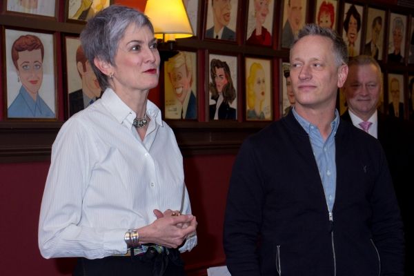 Photos: MAMMA MIA!'s Judy McLane Receives Sardi's Portrait — photo 1 of 17