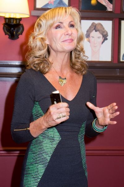 Photos: MAMMA MIA!'s Judy McLane Receives Sardi's Portrait — photo 7 of 17