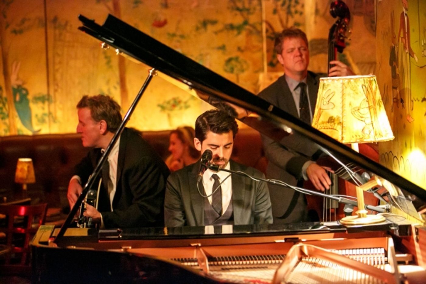 Photo Flash: Tony DeSare Performs Bemelmans Residency at The Carlyle Image