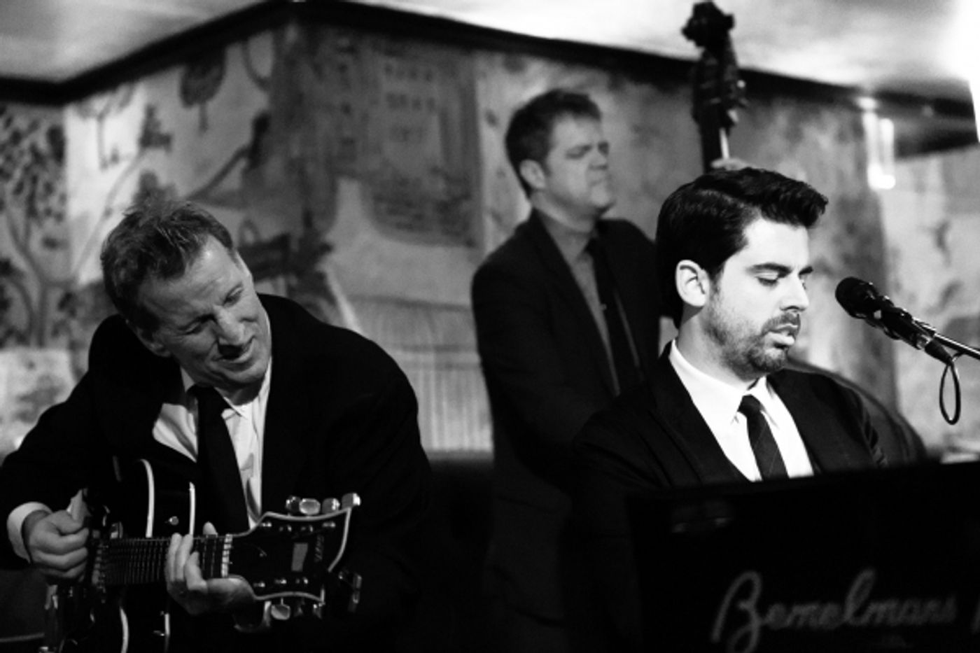 Photo Flash: Tony DeSare Performs Bemelmans Residency at The Carlyle Image