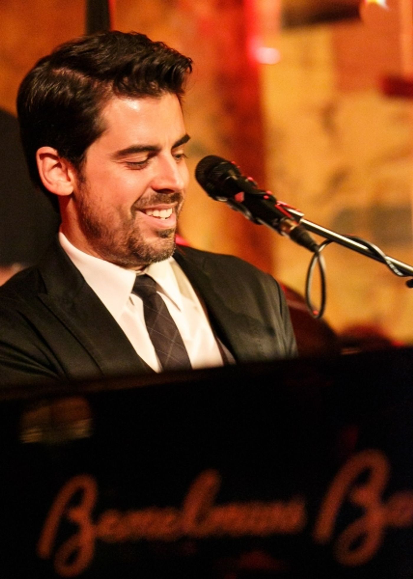 Photo Flash: Tony DeSare Performs Bemelmans Residency at The Carlyle Image