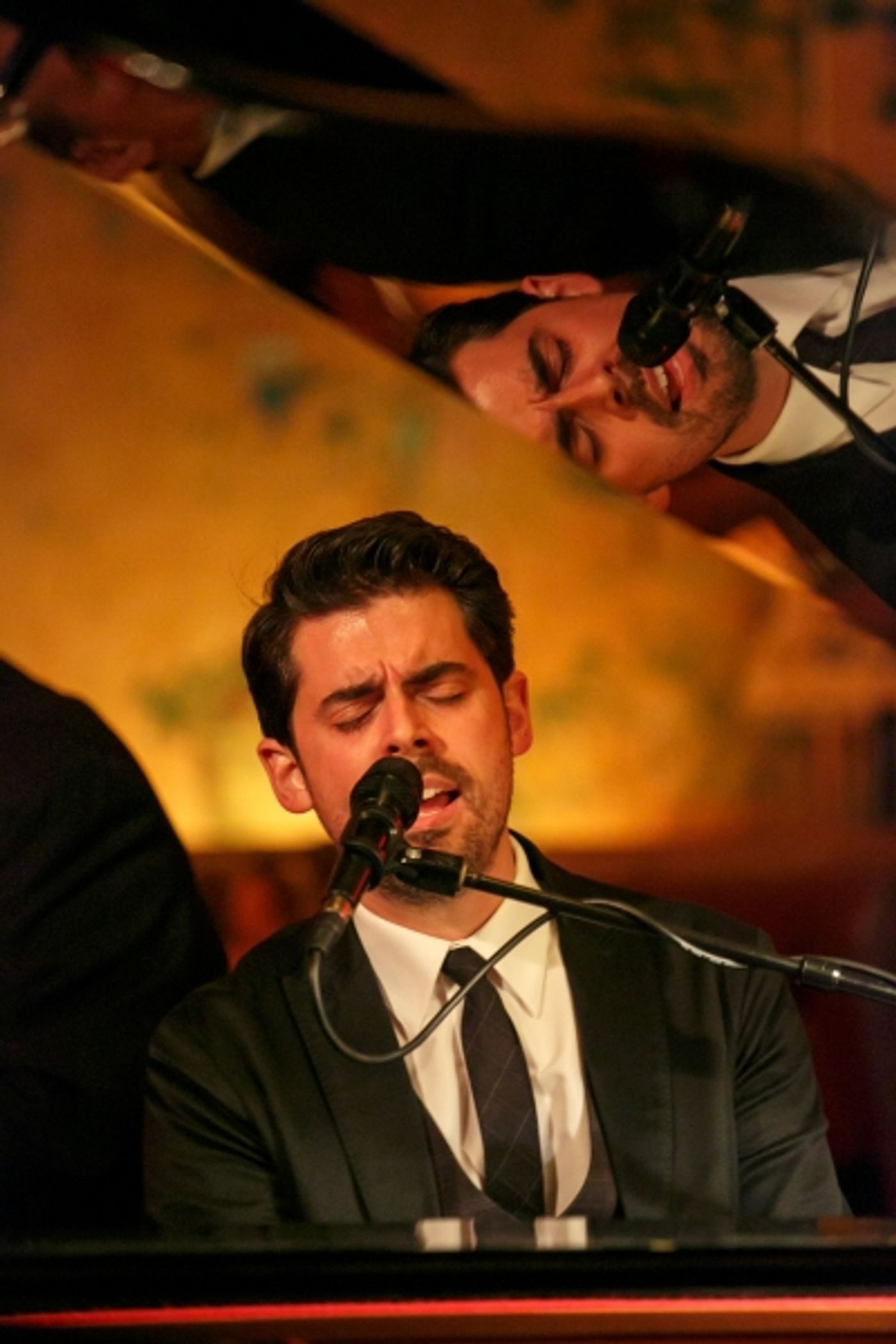 Photo Flash: Tony DeSare Performs Bemelmans Residency at The Carlyle Image