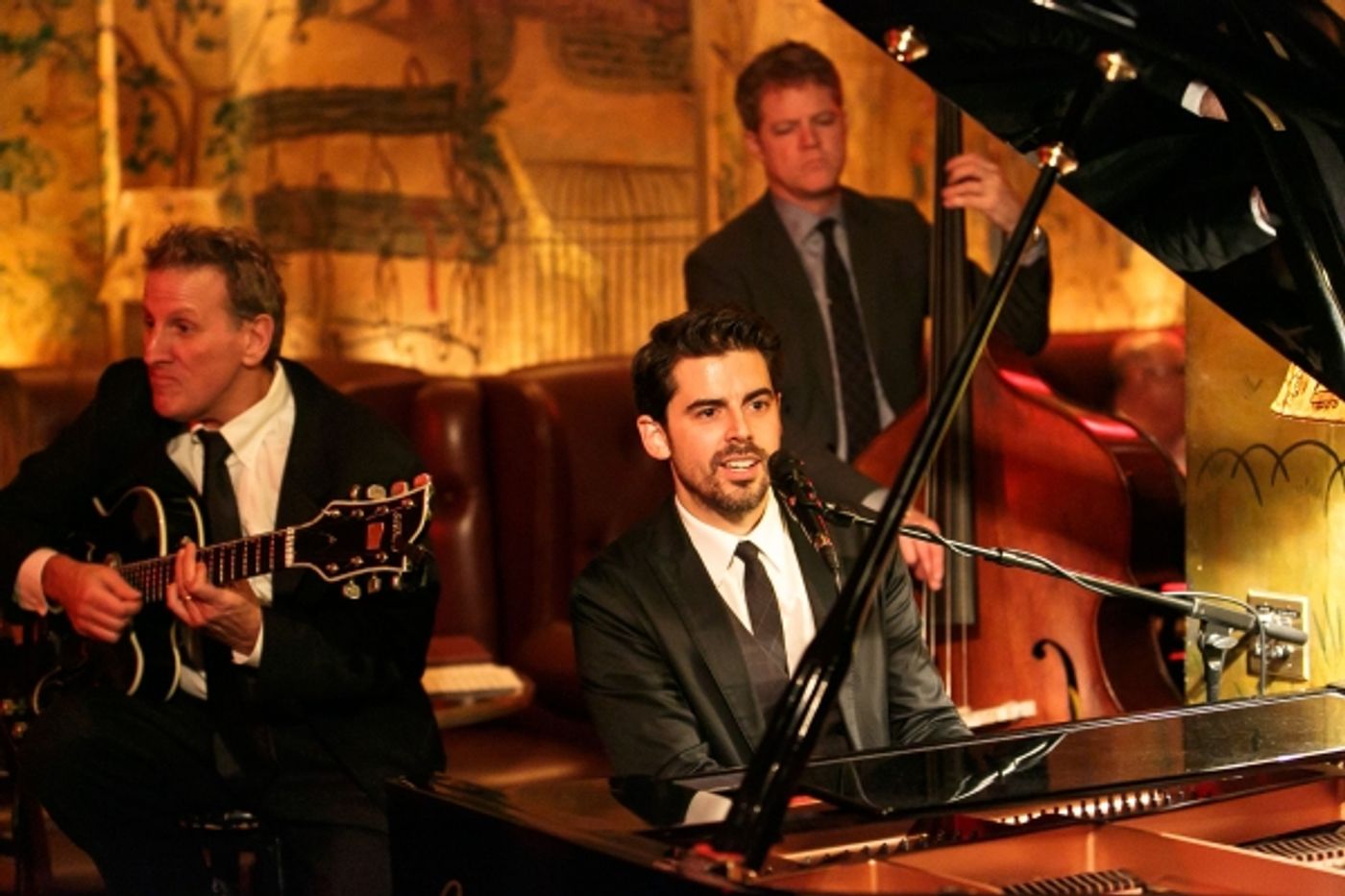 Photo Flash: Tony DeSare Performs Bemelmans Residency at The Carlyle Image