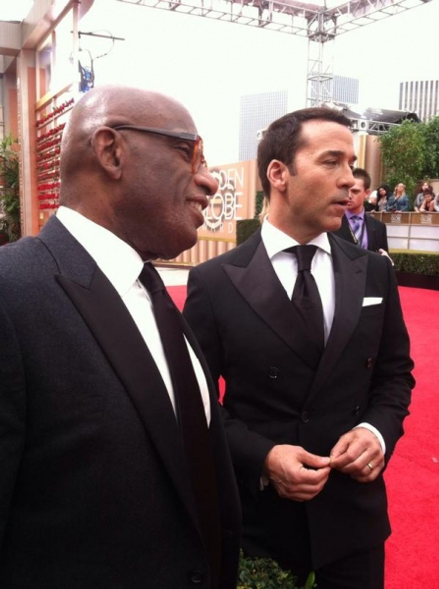 Photo Flash: ENTOURAGE Shoots Last-Minute Footage on Golden Globes Red Carpet  Image