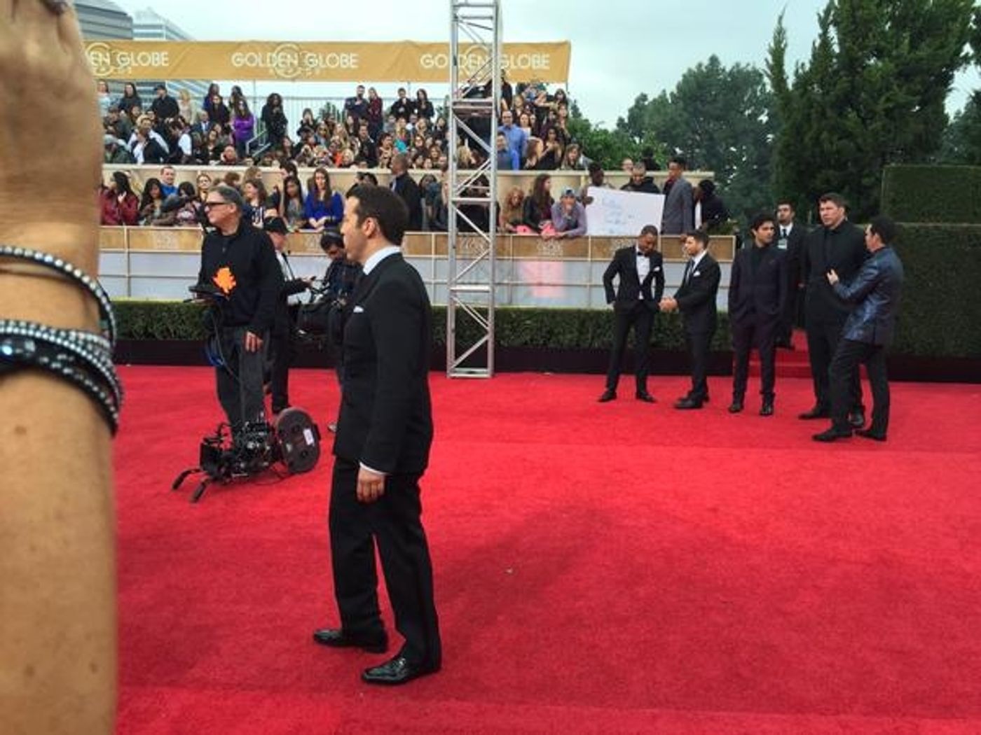 Photo Flash: ENTOURAGE Shoots Last-Minute Footage on Golden Globes Red Carpet  Image