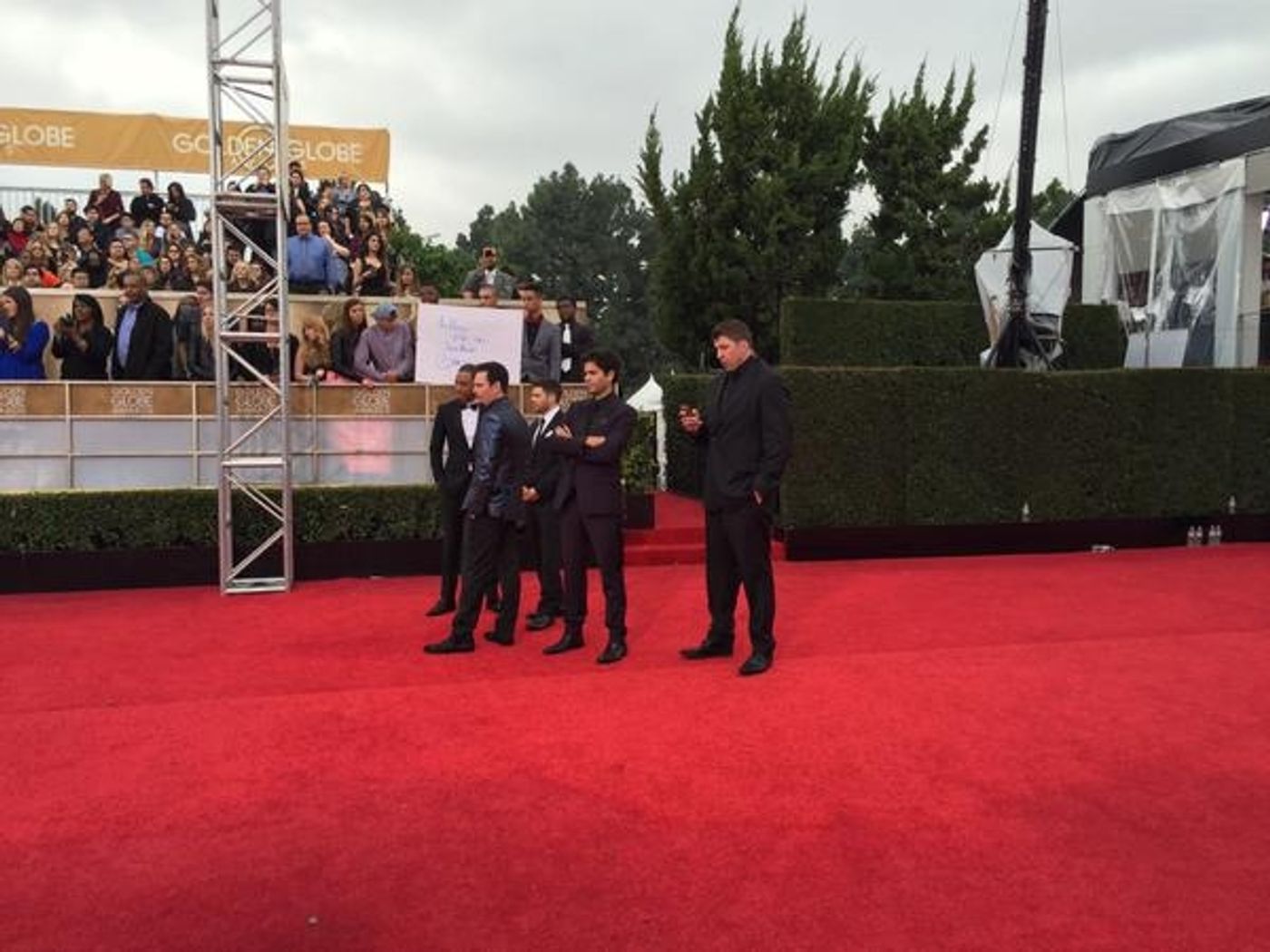 Photo Flash: ENTOURAGE Shoots Last-Minute Footage on Golden Globes Red Carpet  Image