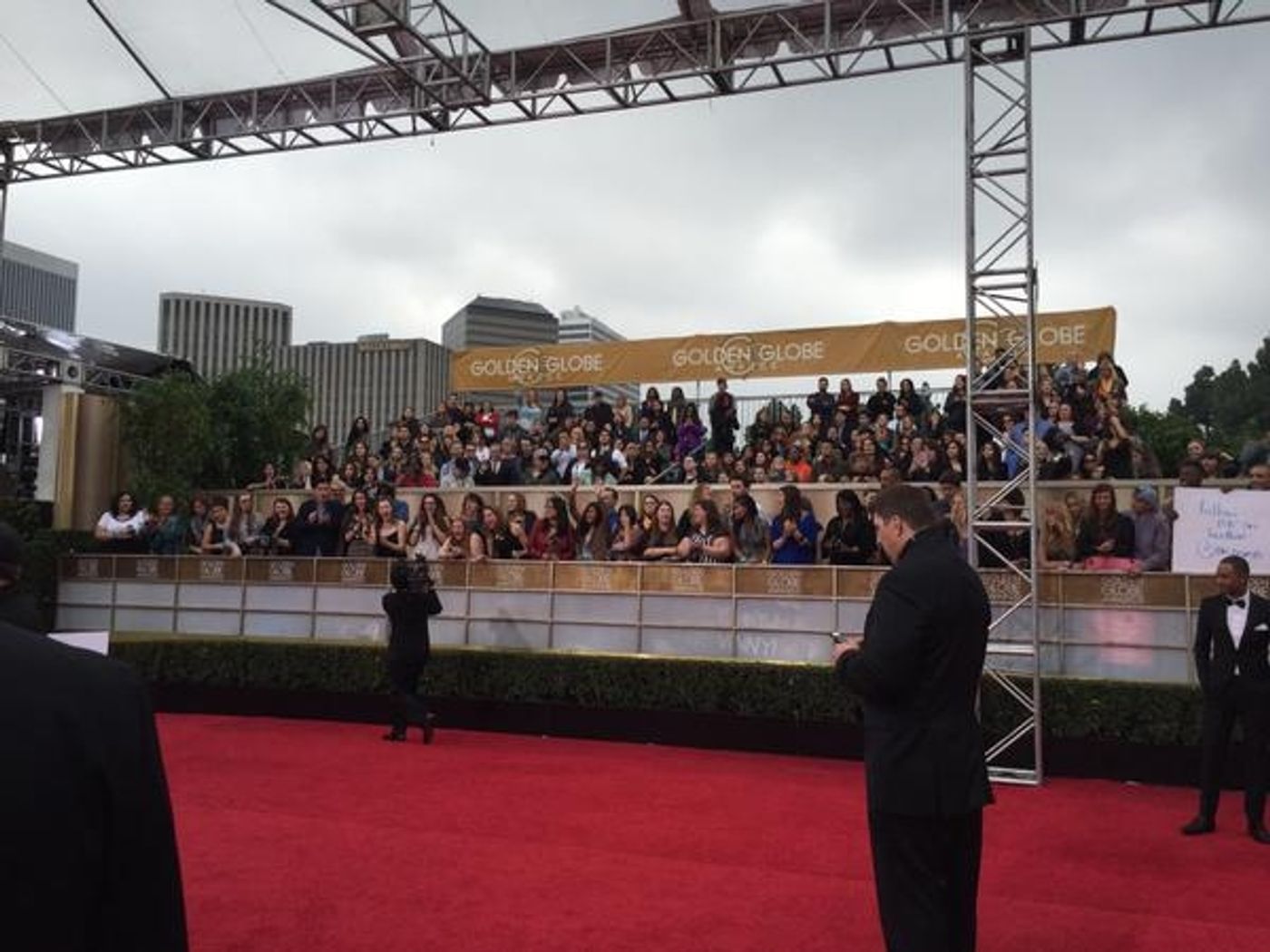 Photo Flash: ENTOURAGE Shoots Last-Minute Footage on Golden Globes Red Carpet  Image