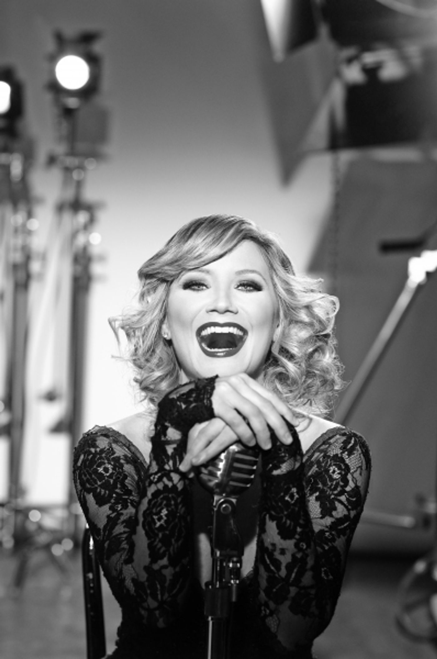 Photo Flash: New Photos of Grammy Winner Jennifer Nettles in Broadway's CHICAGO!  Image