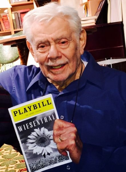 Photo Flash: Jerry Stiller Visits WIESENTHAL Off-Broadway  Image