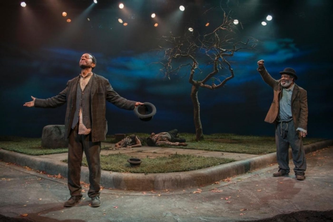 Photo Flash: First Look at WAITING FOR GODOT at Court Theatre  Image