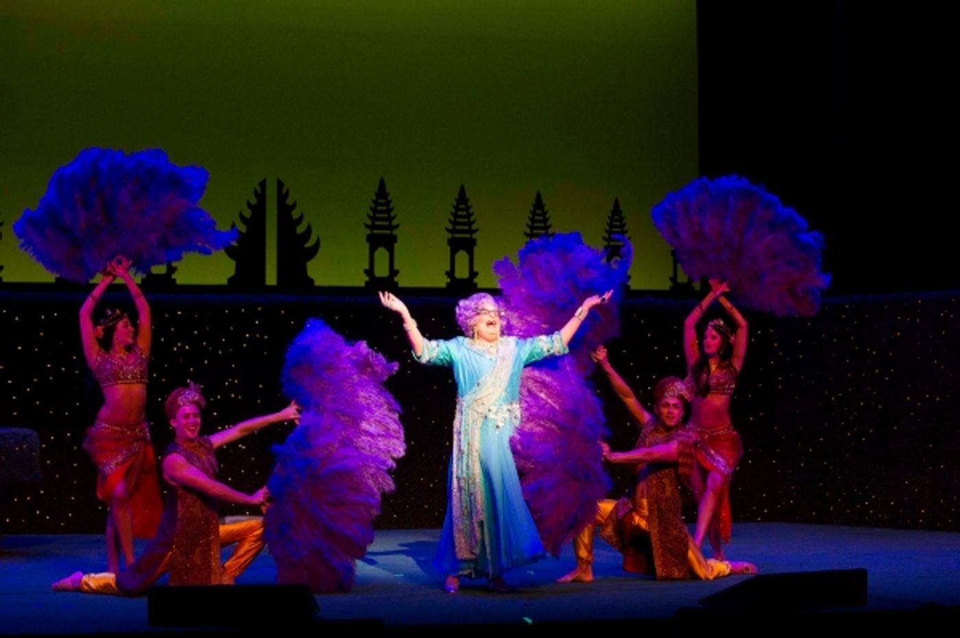Photo Flash: Sneak Peek - DAME EDNA'S GLORIOUS GOODBYE - THE FAREWELL TOUR Opens Tonight at the Ahmanson  Image
