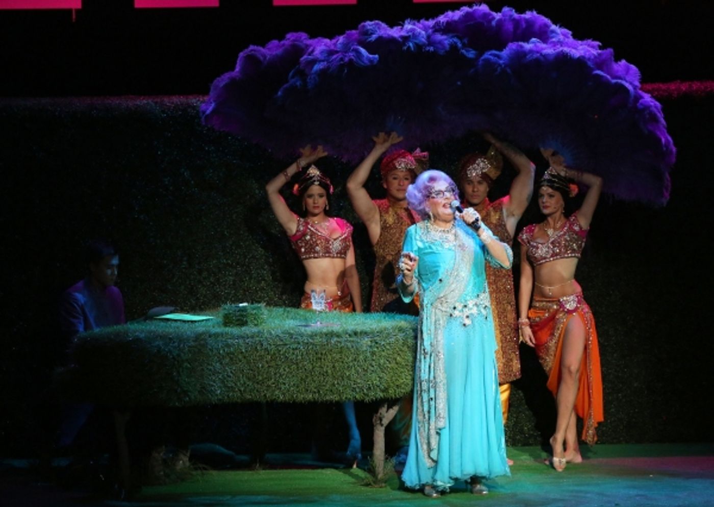 Photo Flash: Sneak Peek - DAME EDNA'S GLORIOUS GOODBYE - THE FAREWELL TOUR Opens Tonight at the Ahmanson  Image