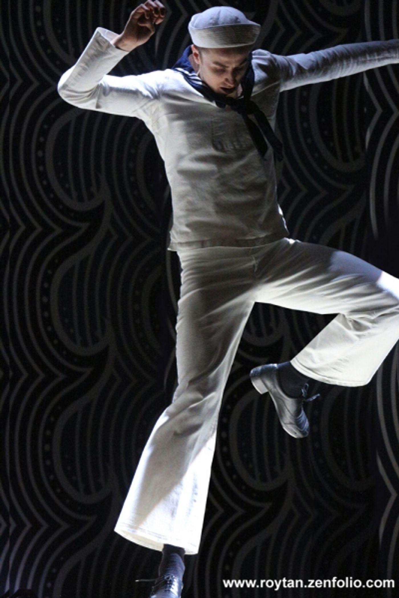 Photo Flash: More Shots of ANYTHING GOES UK Tour Cast in Action!  Image