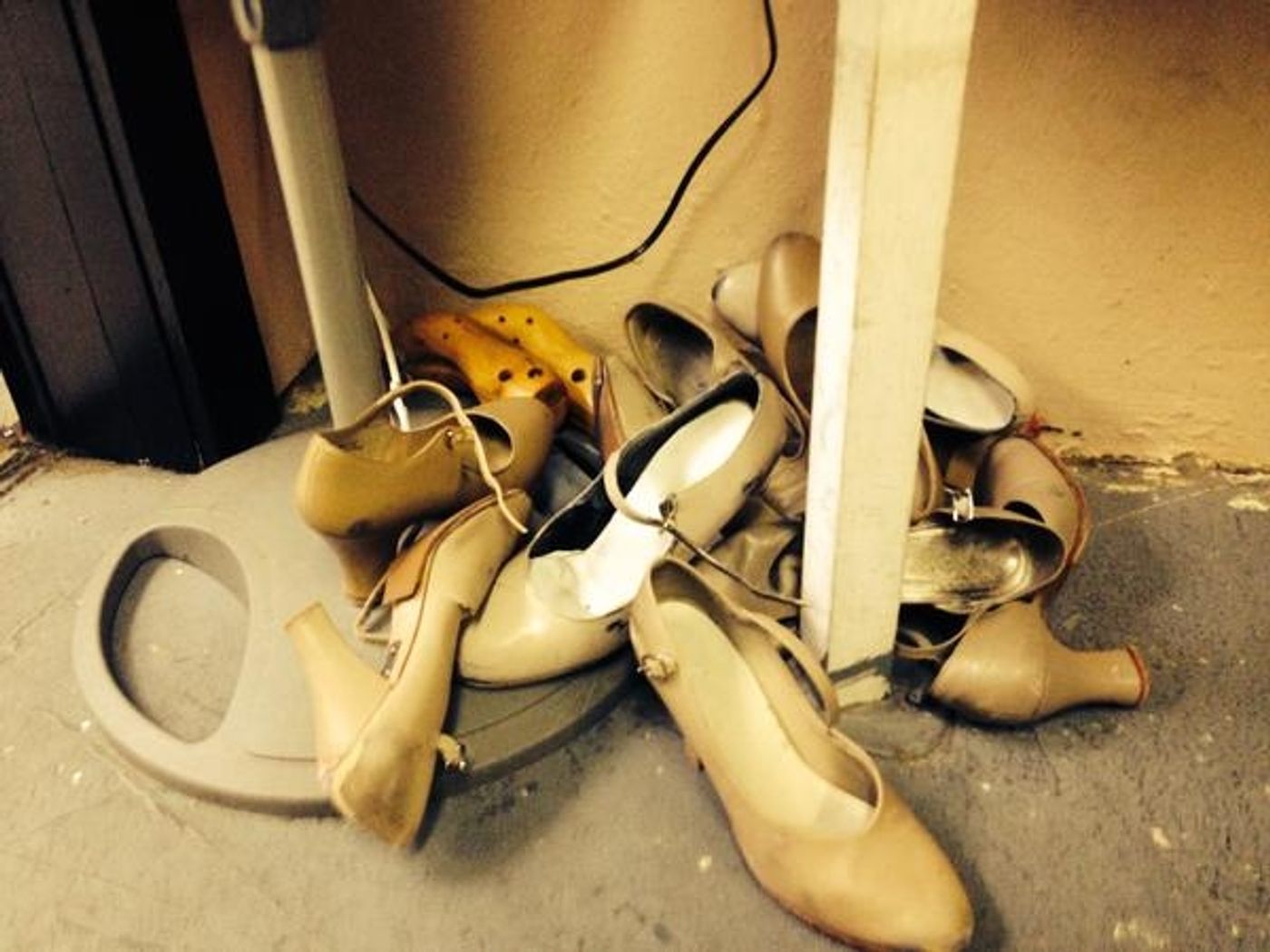 Photo Flash: Saturday Intermission Pics - Jan. 31 Part 2 - ON THE TOWN Ladies Bundle Up Backstage, and More! Photo Flash: Saturday Intermission Pics - Jan. 31 Part 2 - ON THE TOWN Ladies Bundle Up Backstage, and More! Image