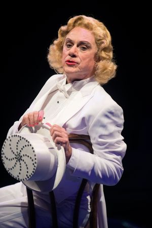 Gene Weygandt as Albin Photo