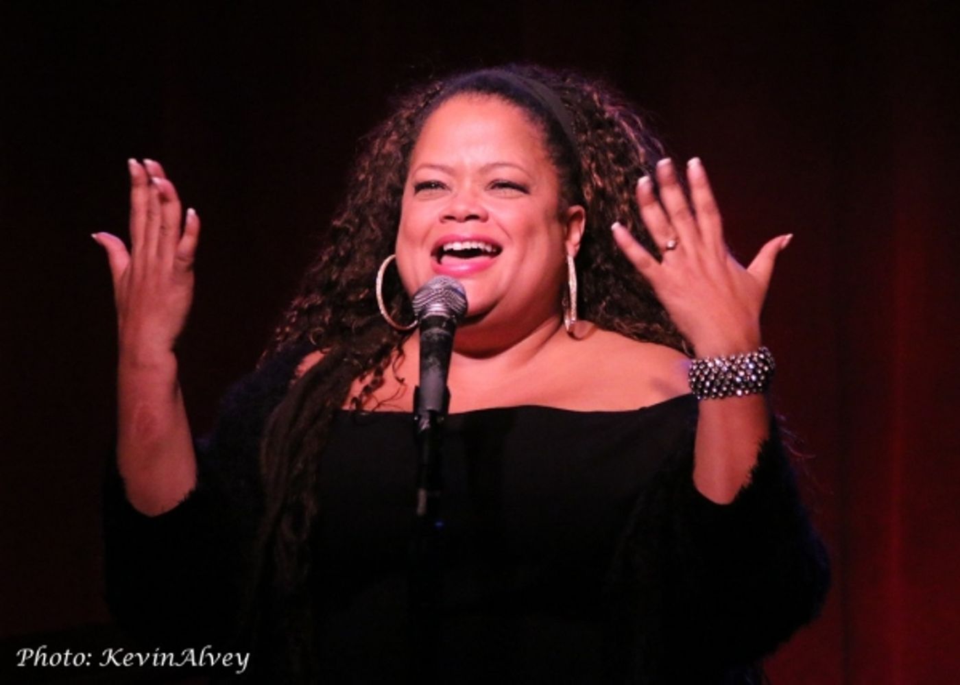 Photo Flash: Rachel Tucker, Tovah Feldshuh & More Perform at CAST PARTY Image
