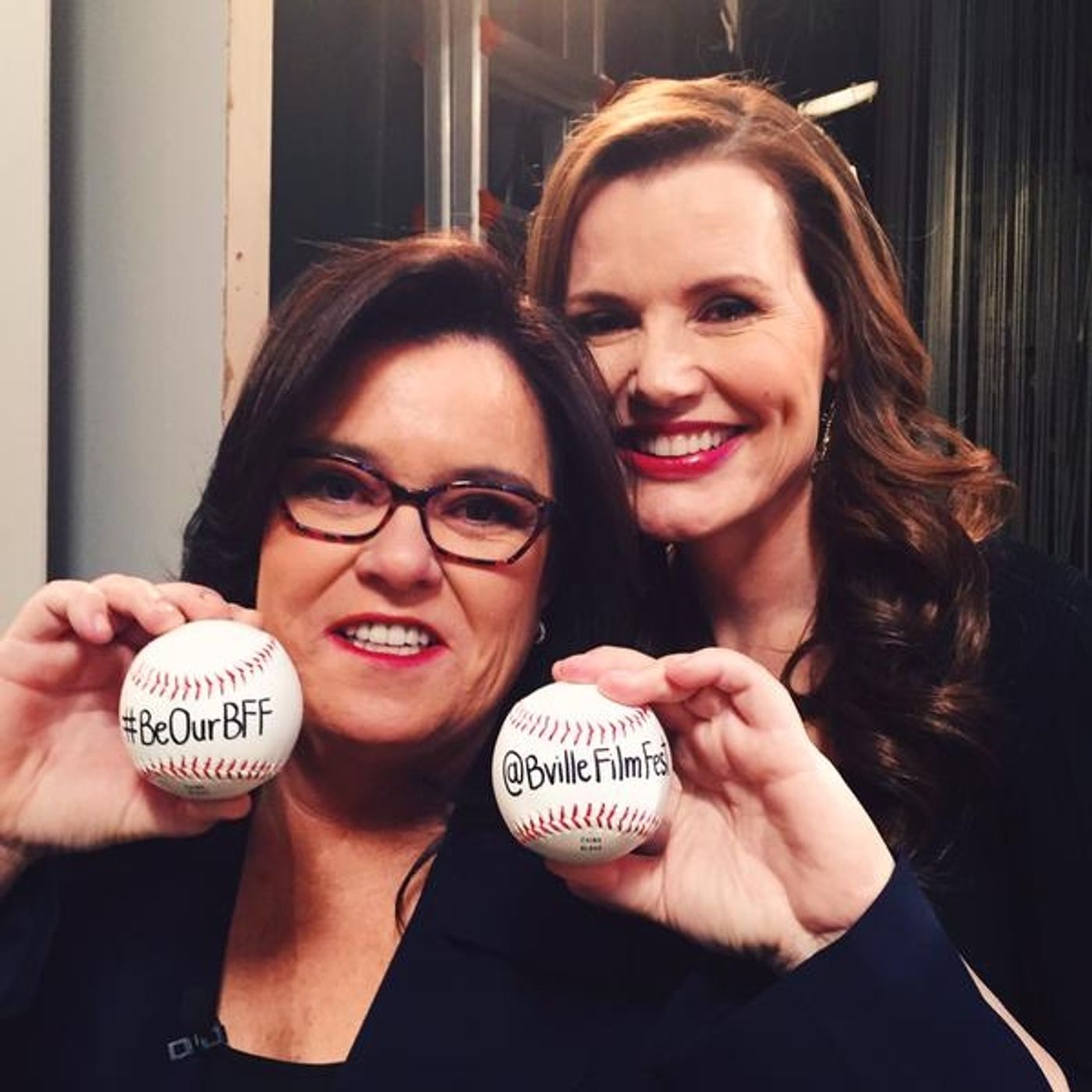 Photo Flash: A LEAGUE OF THEIR OWN Co-Stars Geena Davis & Rosie O'Donnell Reunite on THE VIEW Photo Flash: A LEAGUE OF THEIR OWN Co-Stars Geena Davis & Rosie O'Donnell Reunite on THE VIEW Image