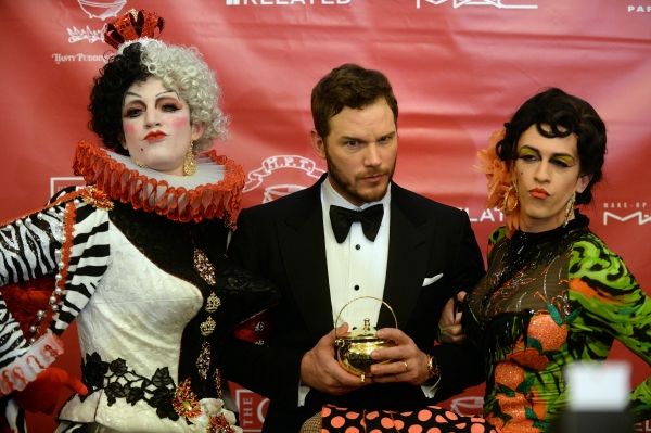 Chris Pratt vamps it up following a press conference with Reed Silverman and Sam Clar Photo