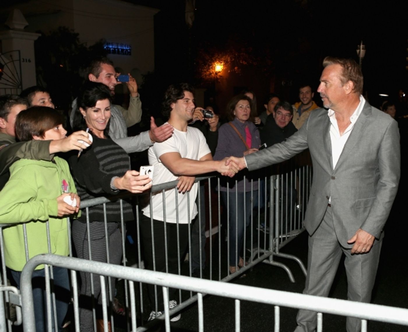 Photo Flash: Niki Caro, Kevin Costner and More Attend MCFARLAND, USA Screening in Santa Barbara  Image