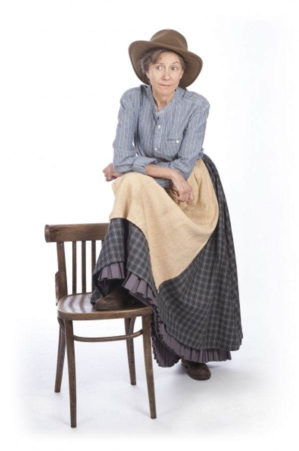 Belinda Lang Photo