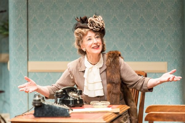 Maureen Lipman as Veta Louise Simmons Photo