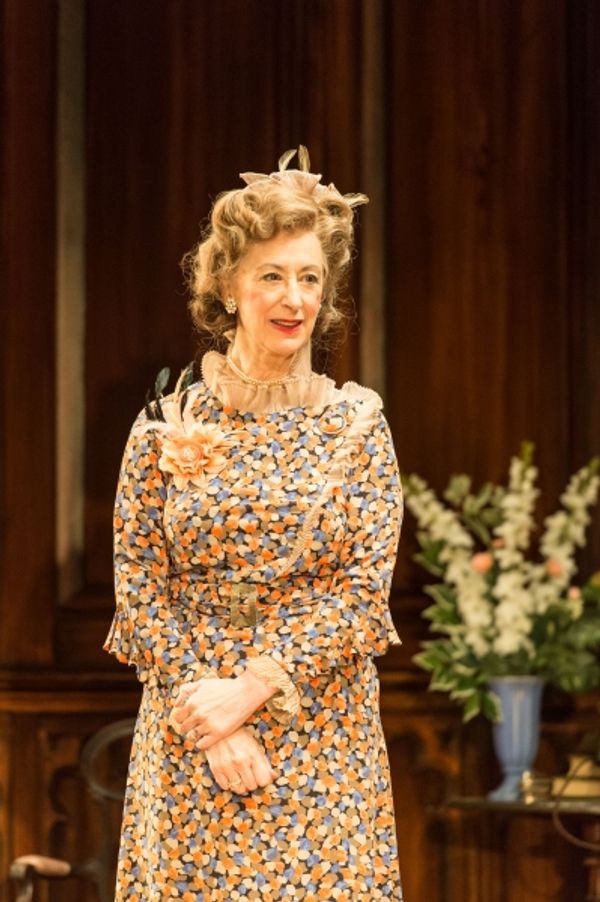 Maureen Lipman as Veta Louise Simmons Photo