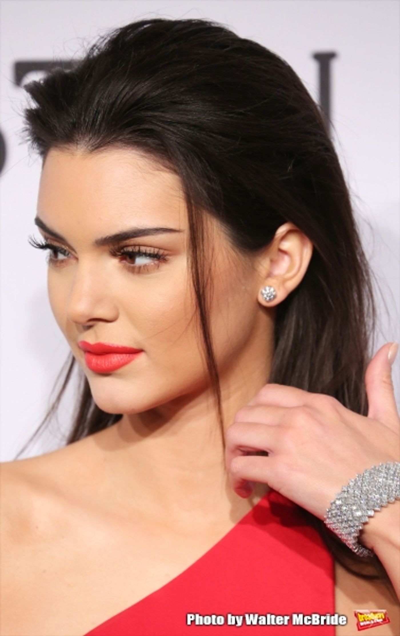 Photo Coverage: On the amfAR 2015 New York Gala Black Carpet with Paris Hilton, Kendall Jenner, and More!  Image