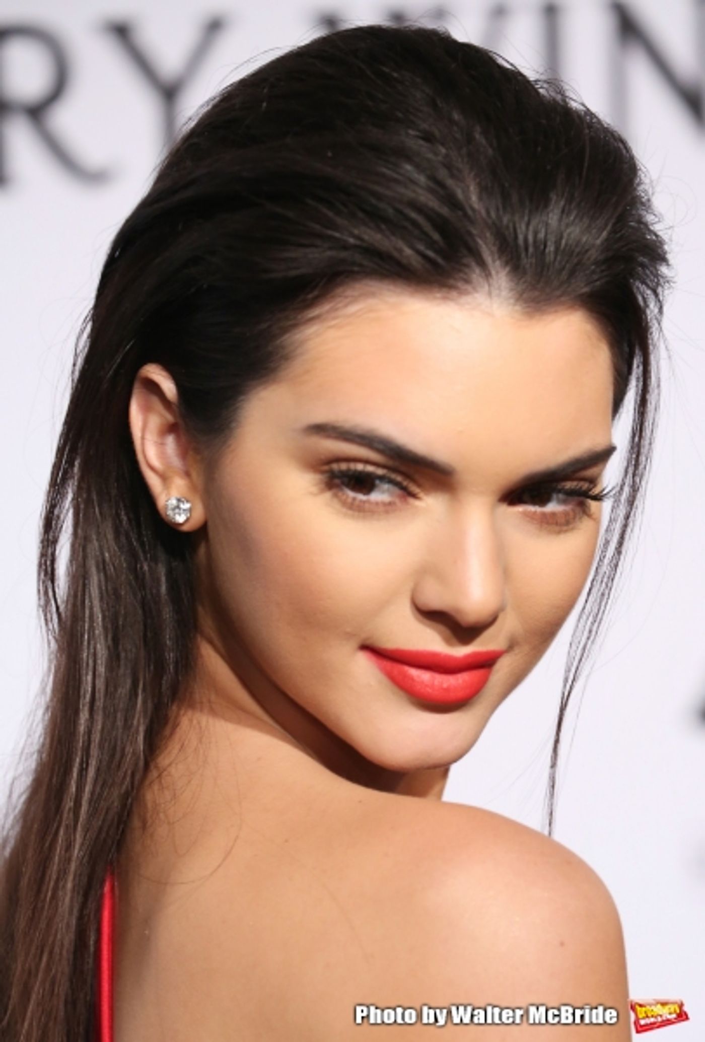 Photo Coverage: On the amfAR 2015 New York Gala Black Carpet with Paris Hilton, Kendall Jenner, and More!  Image
