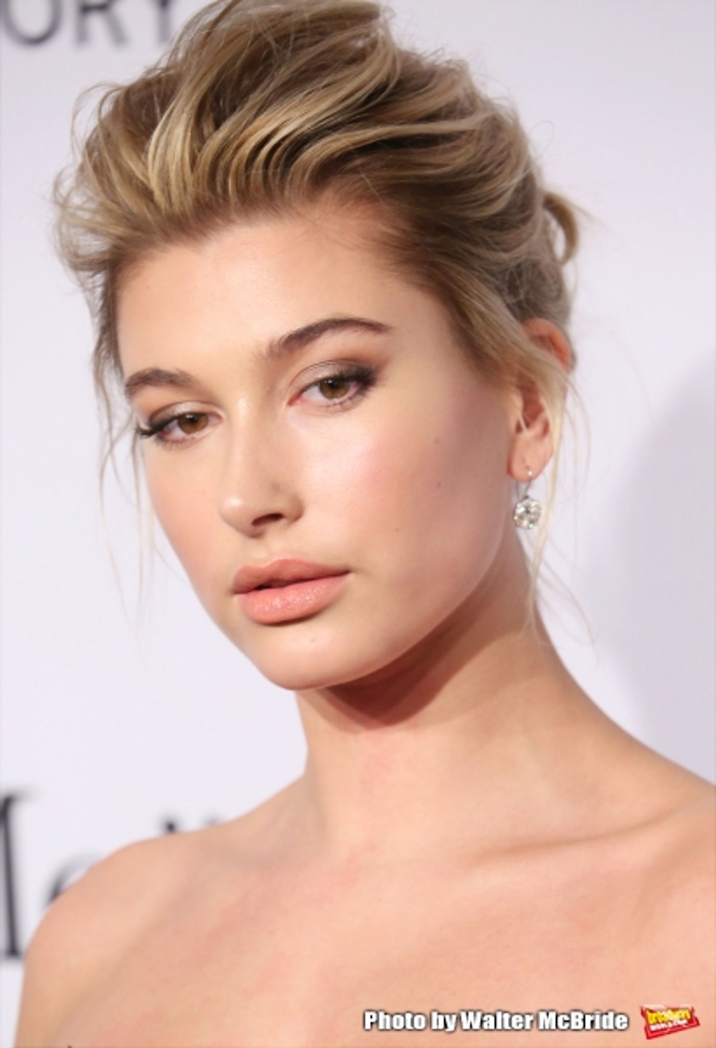 Photo Coverage: On the amfAR 2015 New York Gala Black Carpet with Paris Hilton, Kendall Jenner, and More!  Image