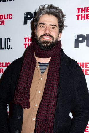 Hamish Linklater Photo
