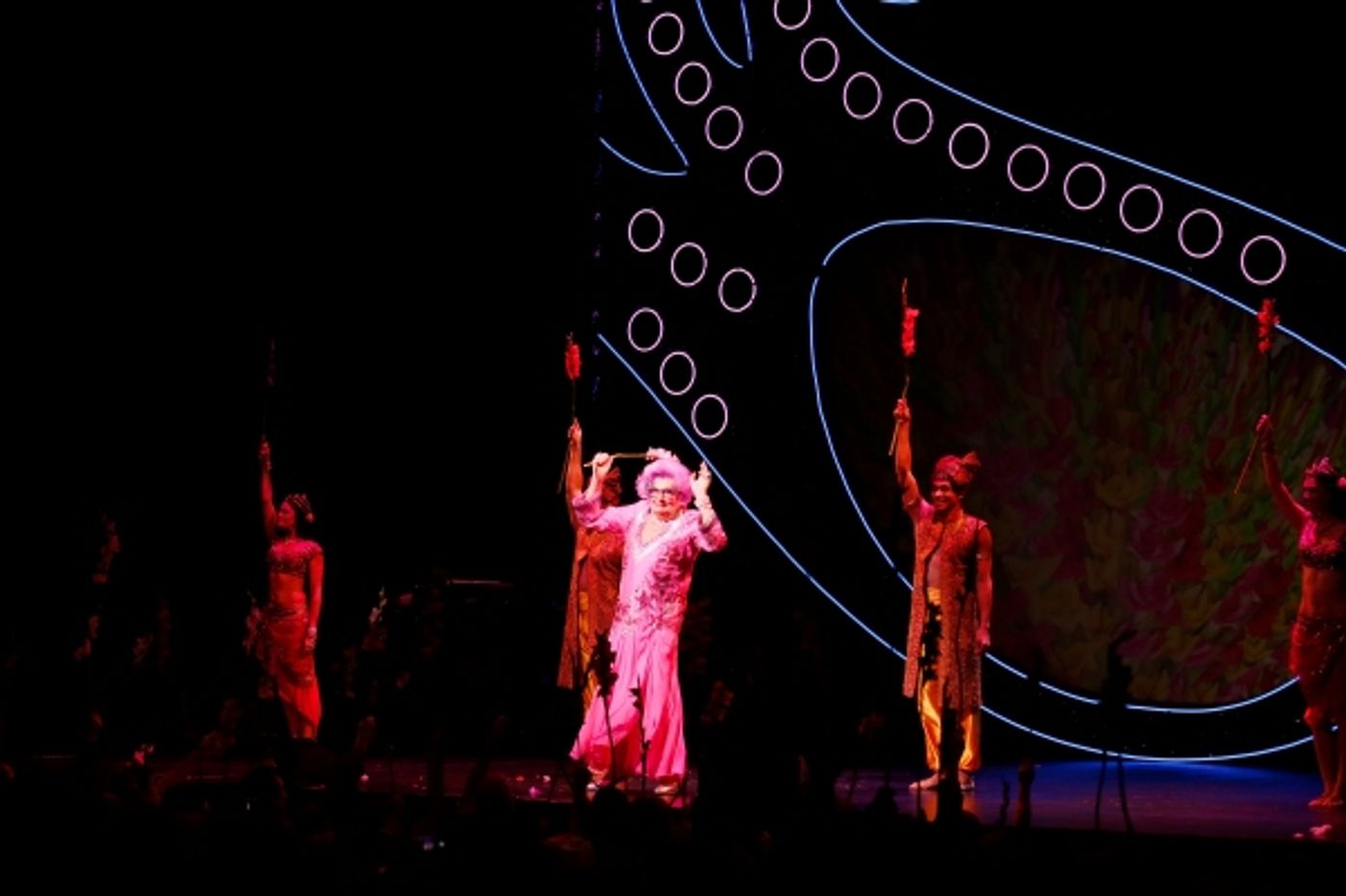 Photo Flash: Dame Edna Performer Barry Humphries Celebrates Birthday at CTG/Ahmanson Theatre  Image