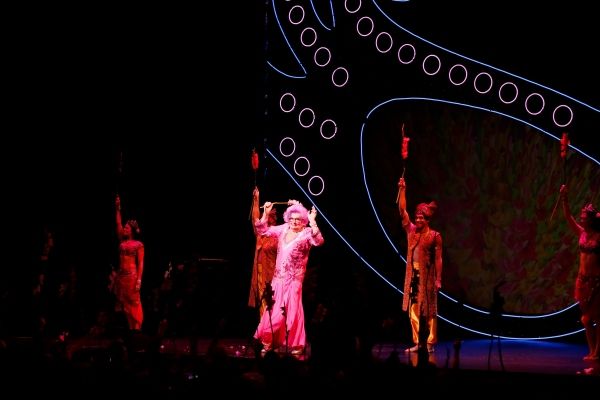 Barry Humphries Photo