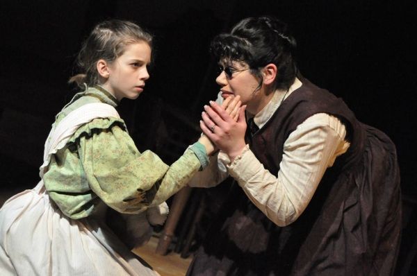 LIBERTY EVANS-AGNEW (Helen Keller) and DEYA OZBURN (Anne Sullivan) Photo