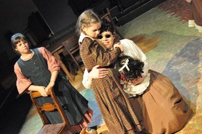 DEYA OZBURN (Anne Sullivan) and the Young Ensemble Photo