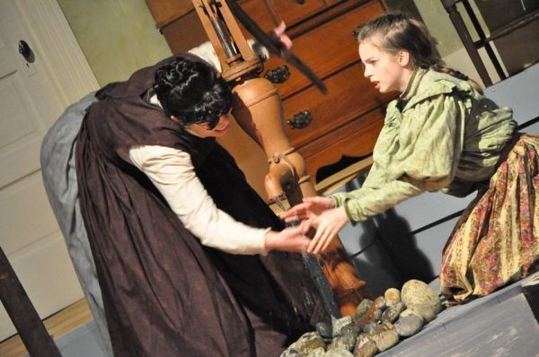 DEYA OZBURN (Anne Sullivan) and LIBERTY EVANS-AGNEW (Helen Keller)  Photo