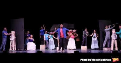 Michael James Scott and the cast  Photo