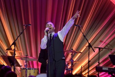 LOS ANGELES, CA - FEBRUARY 21:  Singer Gary Barlow performs onstage during The Weinst Photo
