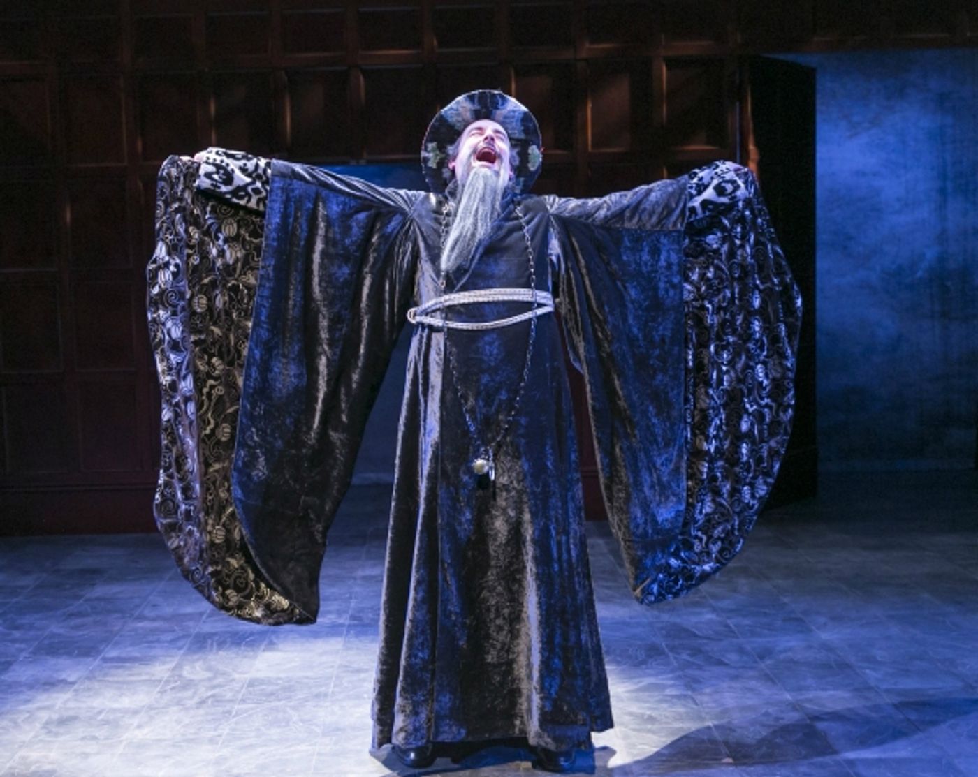Photo Flash: First Look at The Acting Company & Guthrie's MACBETH and A CONNECTICUT YANKEE IN KING ARTHUR'S COURT Tour  Image