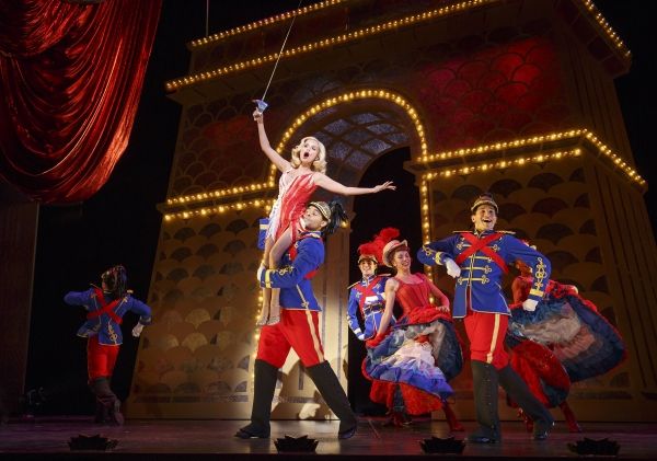 Drew King (Porter, back to camera), Kristin Chenoweth (Lily Garland), Phillip Attmore Photo