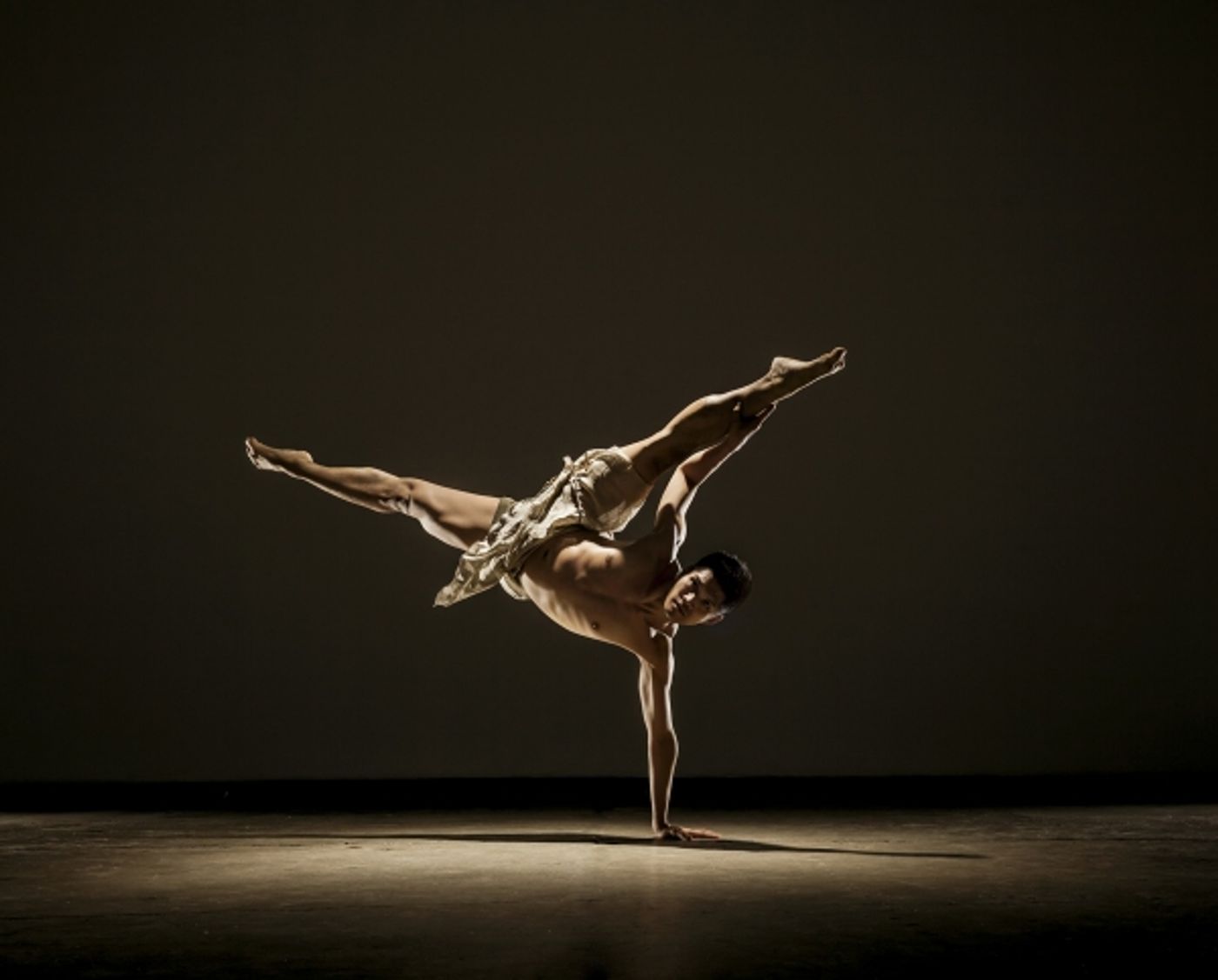 Photo Flash: First Look at Garret + Moulton's THE LUMINOUS EDGE  Image