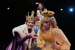 Susan Moniza, Samantha Pauly, Dara Cameron @ BroadwayWorld Susan Moniza, Samantha Pauly, Dara Cameron Photo