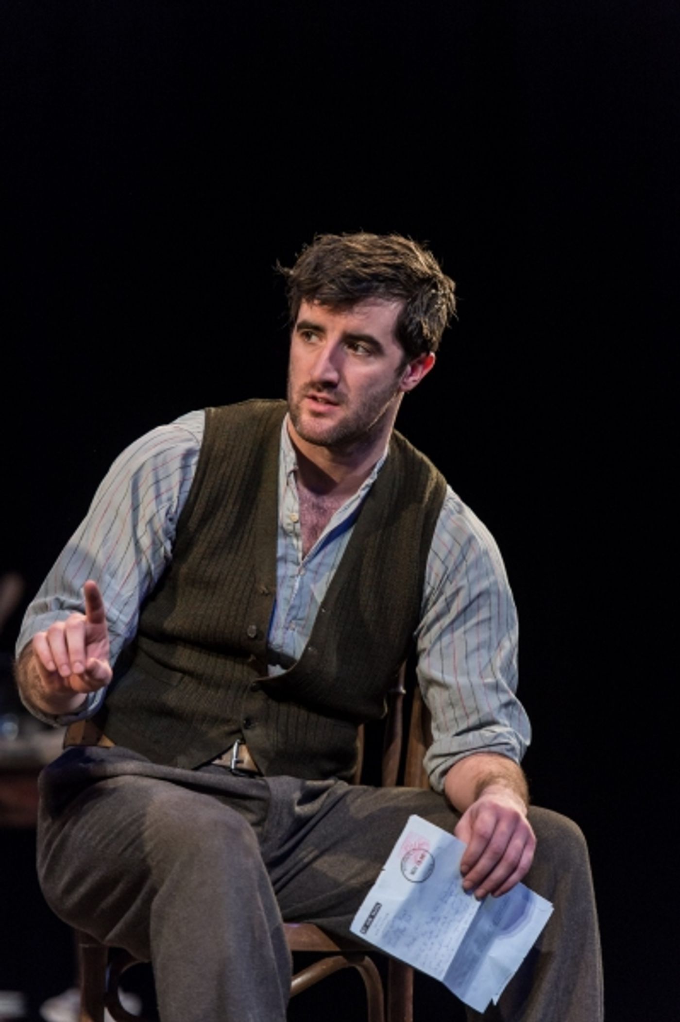 Photo Flash: First Look at Jonathan Guy Lewis, Teresa Banham & More in UK's A VIEW FROM THE BRIDGE  Image