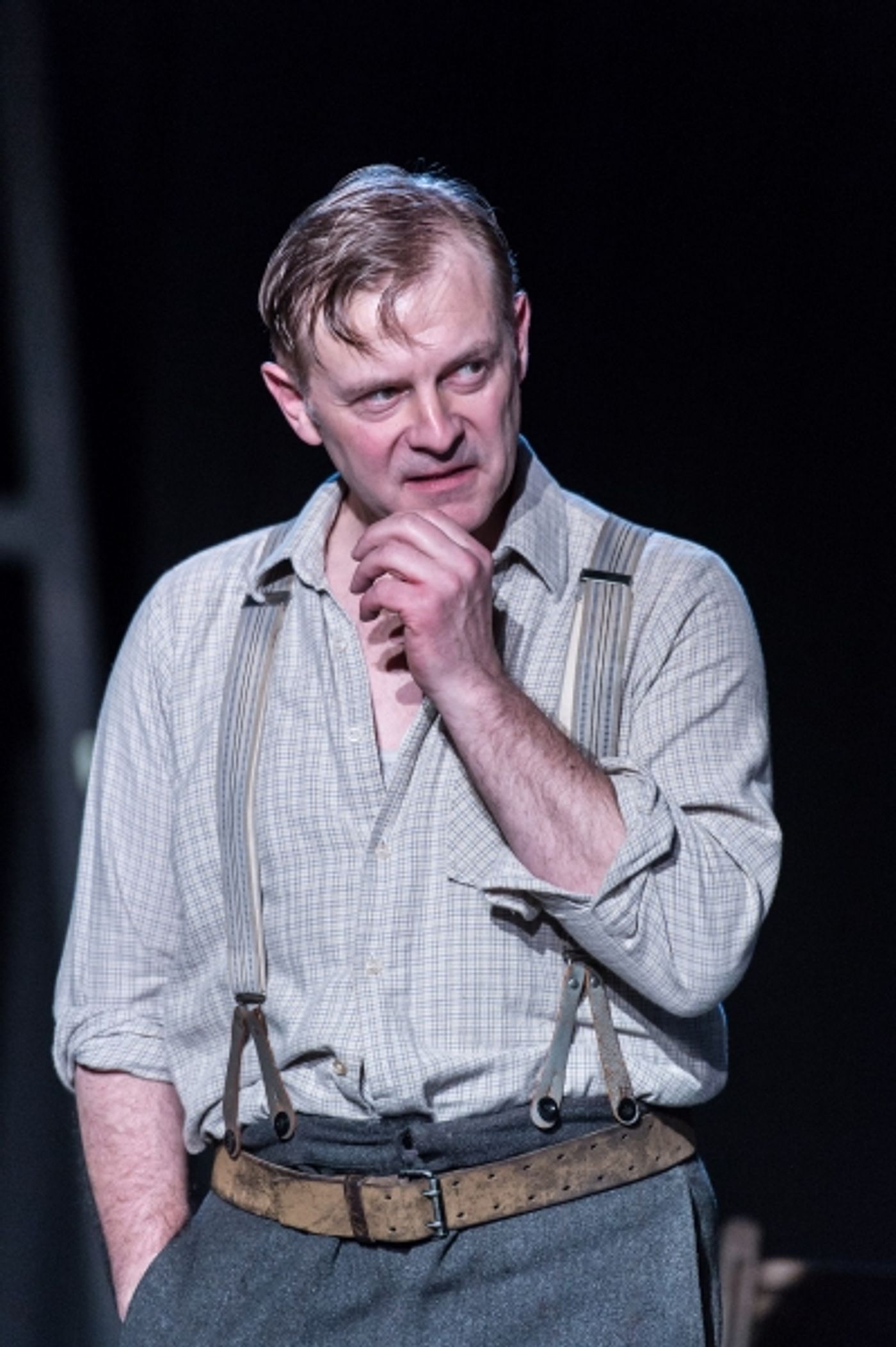 Photo Flash: First Look at Jonathan Guy Lewis, Teresa Banham & More in UK's A VIEW FROM THE BRIDGE  Image