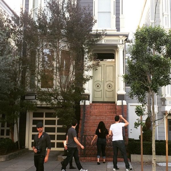 John Stamos and oblivious fans Photo